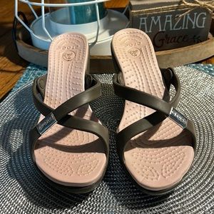 Crocs Cypress Cuban Heeled Sandals - Size 7